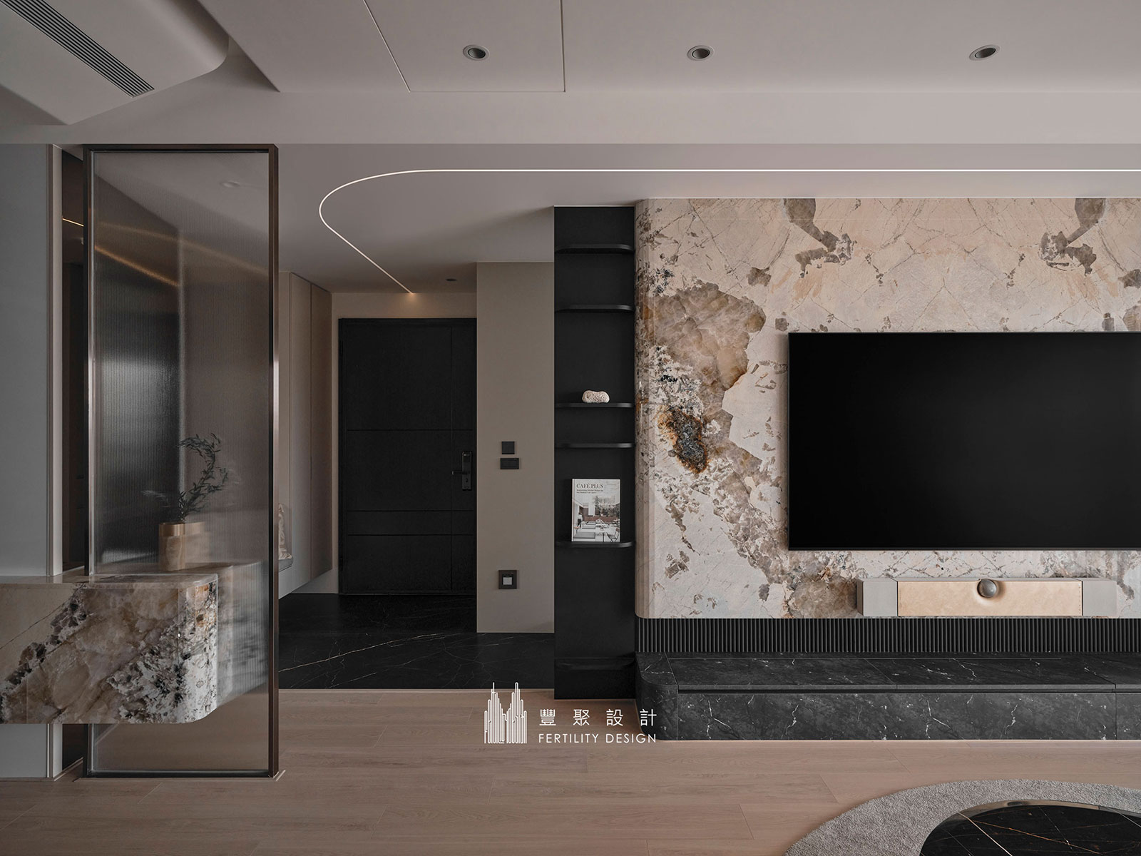 新竹室內設計-大理石電視牆面-豪宅客廳-鍍鈦、線型燈條、玄關端景 01