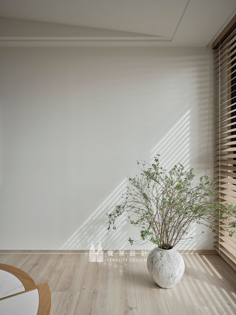 高雄大坪數住宅書房設計，簡約線條與舒適工作區