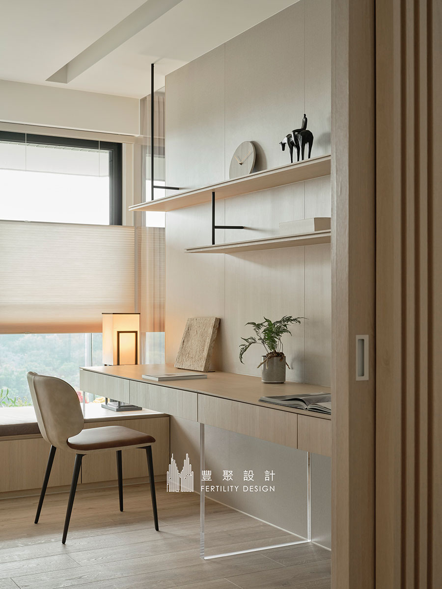 高雄大坪數住宅書房設計，簡約線條與舒適工作區