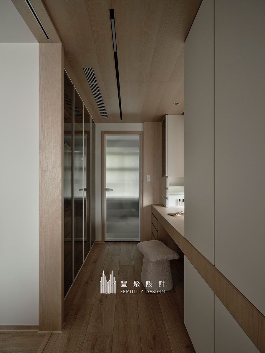 高雄大坪數住宅木質材質特寫，展現自然與質感