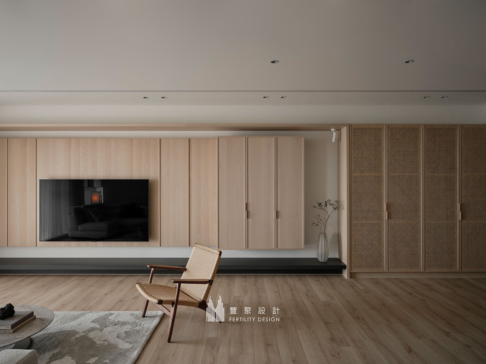 高雄大坪數住宅日式禪風客廳，全景採光與木質元素