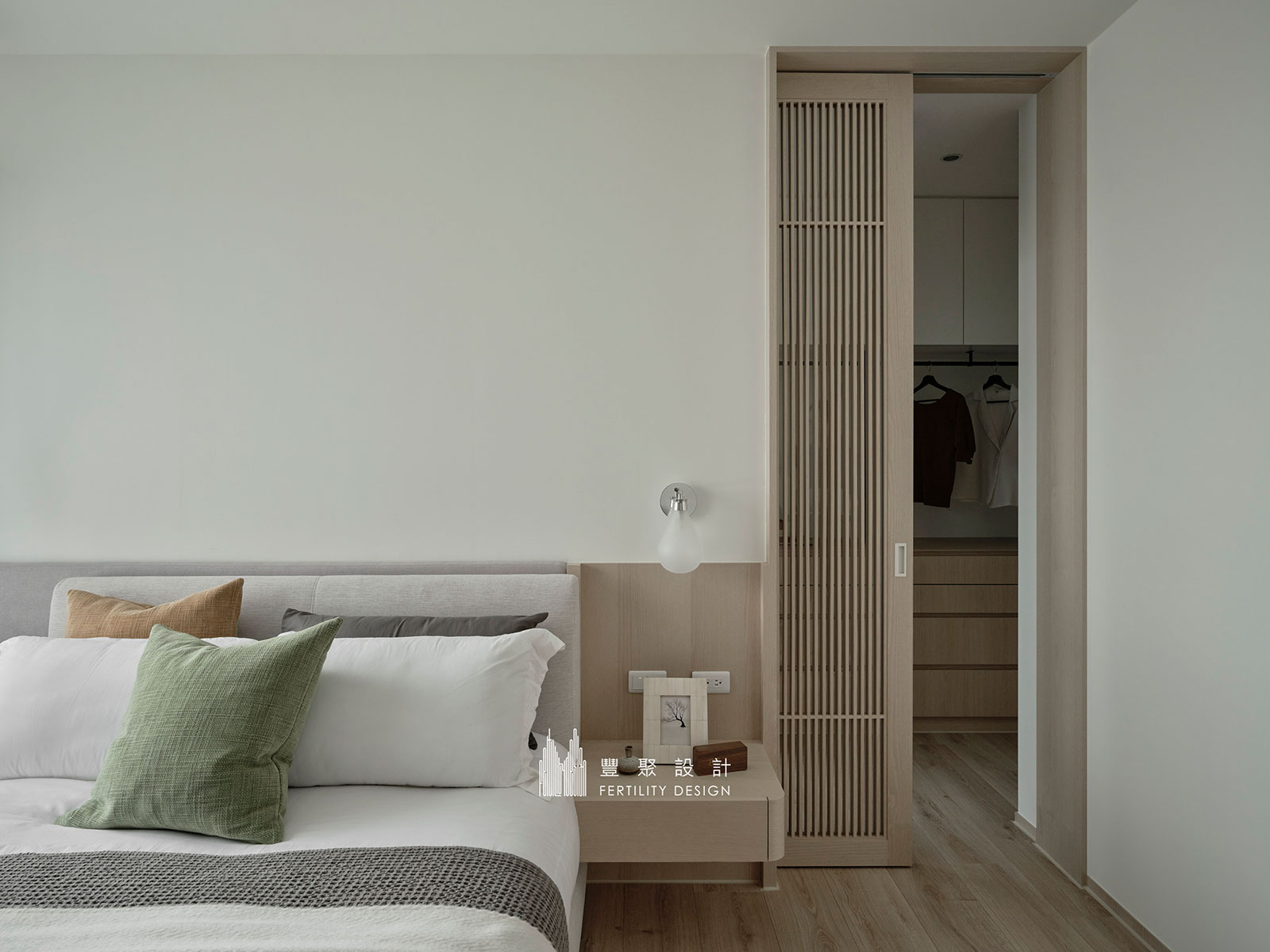 高雄大坪數住宅木質材質特寫，展現自然與質感